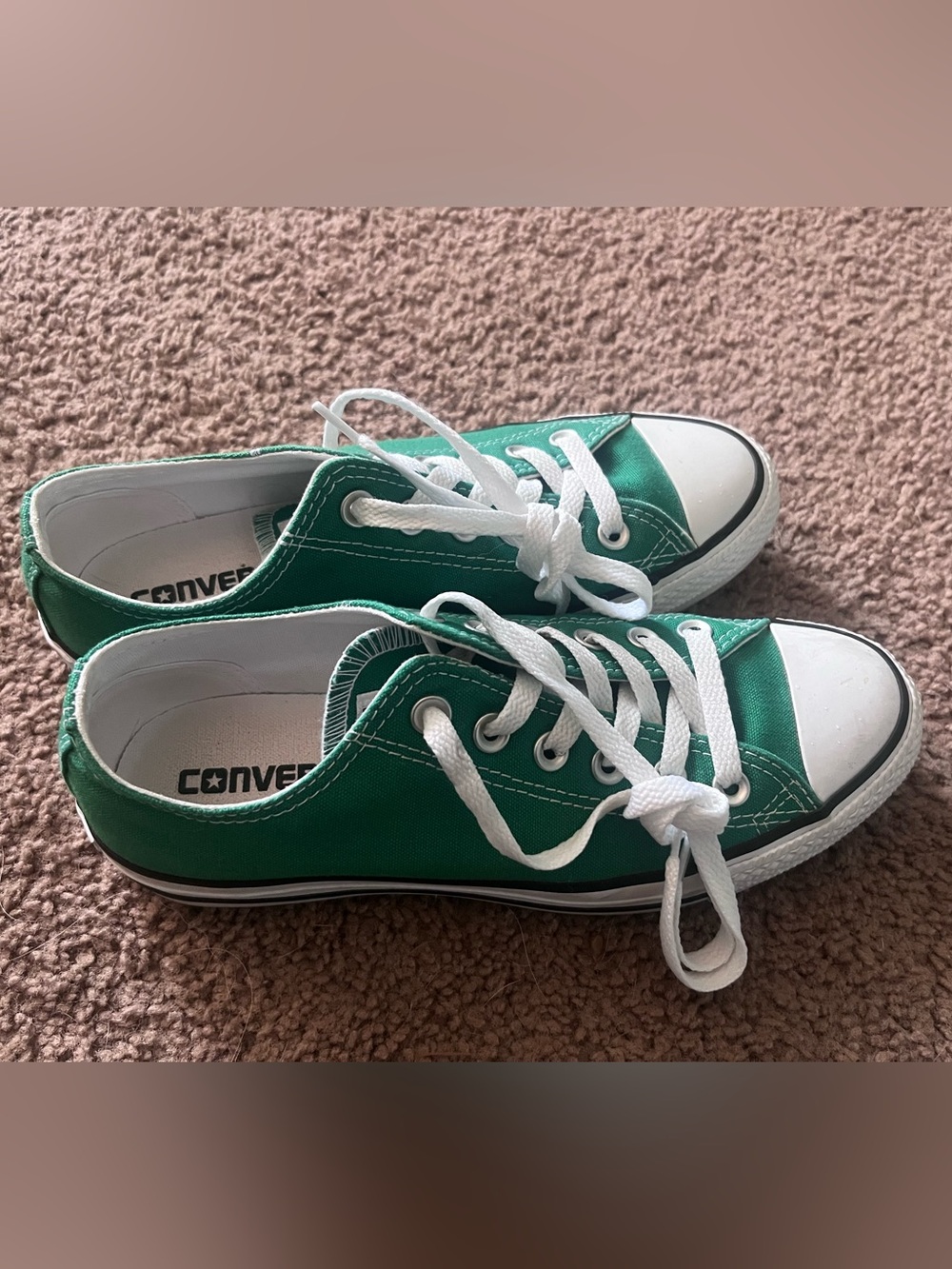 Women’s Size 7.5 Kelly Green Converse